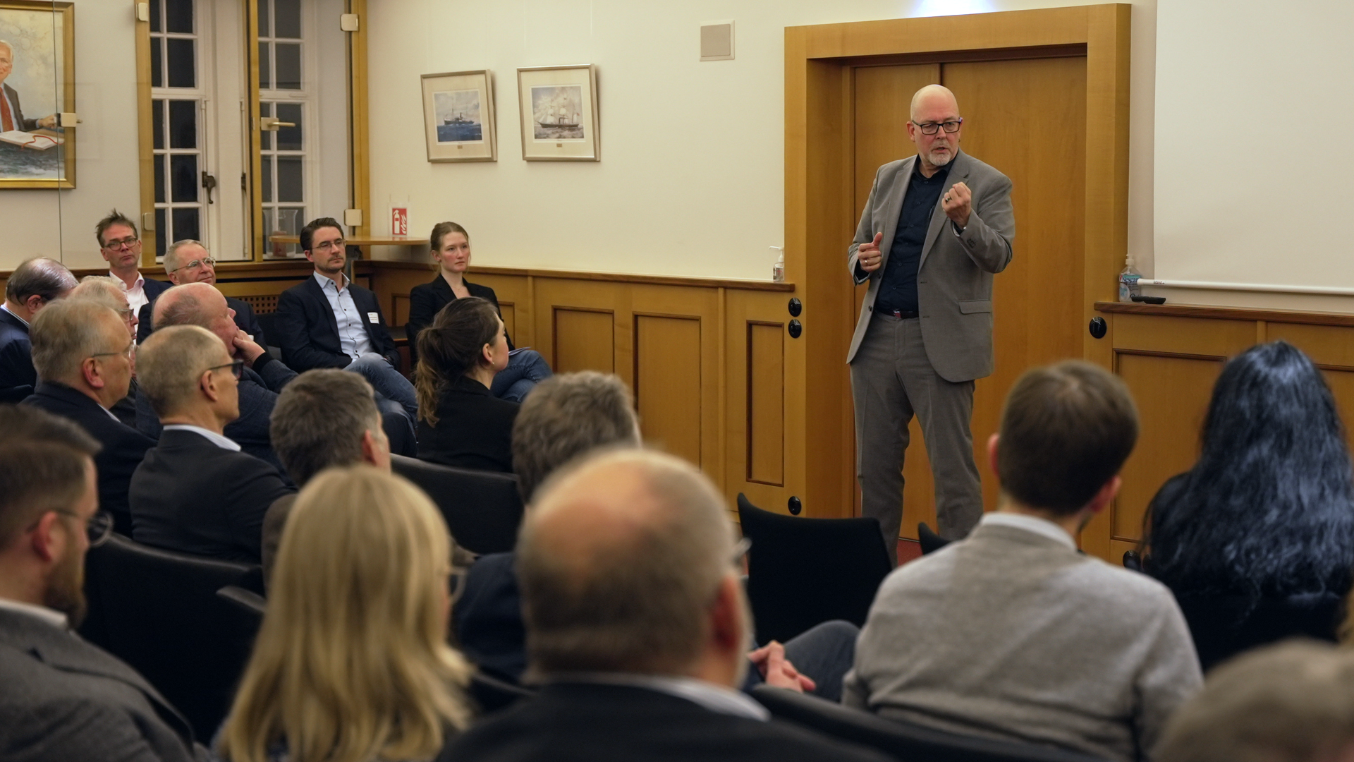 VOLLES HAUS BEIM ERSTEN HAFENCLUB 2025